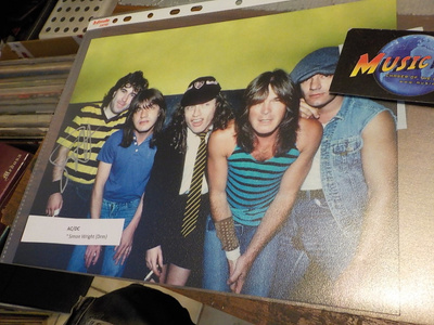 AC/DC KUVA  SIMON WRIGHT NIMMARILLA