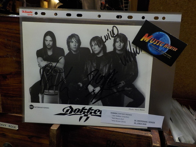 DOKKEN PROMO KUVA KOLMELLA  NIMMARILLA