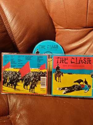 THE CLASH -give'em enough rope CD.