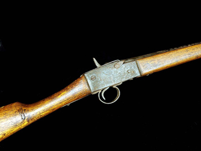 Erikoisempi vanha kivääri 1800-luvulta