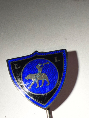 Lapuan liike rintaneula