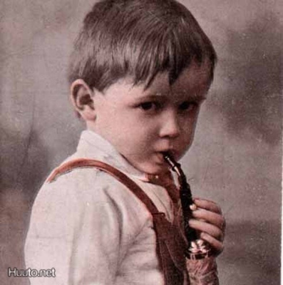 LAPSI / Wanha piippu ja pieni poika. 1900-l.
