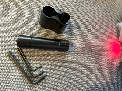 Säädettävä lasertähtäin 1kpl.