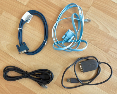 Kaapeleita kytkimien conffaamiseen sekä USB-Serial adapteri