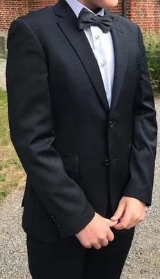 tummansininen puku nuorisolle