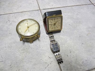 3 VANHAA KELLOA, 2 X JUNGHANS + LEIJONA,