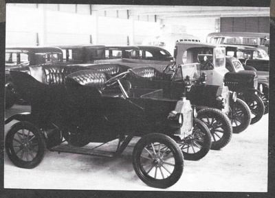 Hämeenlinna - Suomen automuseo vanhoja autoja