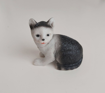 KISSA-FIGUURI CHINA HARMAAVALKOINEN