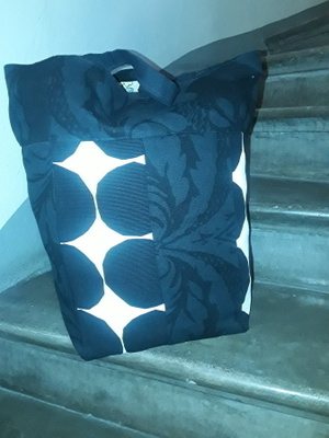 Marimekko kankaasta ommeltu iso shopper kassi