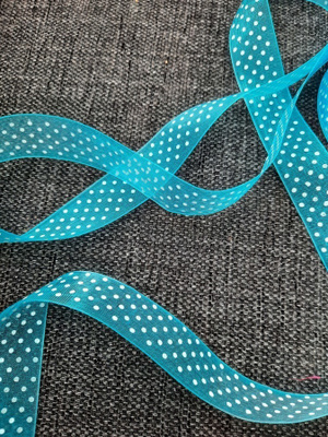 450cm turkoosi polka dot organzanauha