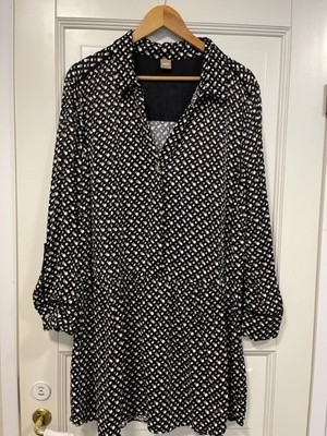Hugo Boss Diveno -mekko koko 42 ovh 299€