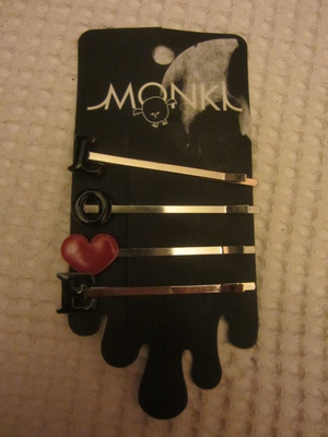 Pinnit / Pinni 4 kpl L O V E   / Monkin mallistoa