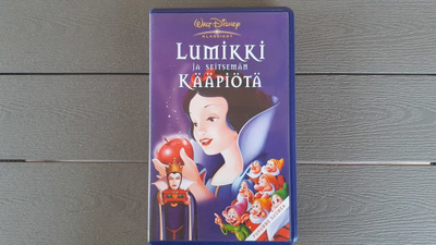 VHS: Lumikki Ja Seitsemän kääpiötä (Disney Klassikot 1937/?)