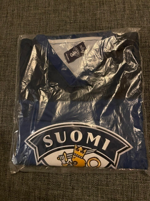 Suomen jääkiekkomaajoukkueen pelipaita