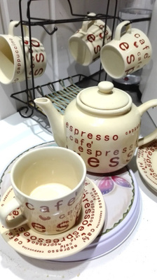 KIVA KAHVI / ESPRESSO - SETTI NELJÄLLE (omassa telineessään)