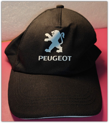 Uusi ja käyttämätön musta Peugeot lippalakki #30661