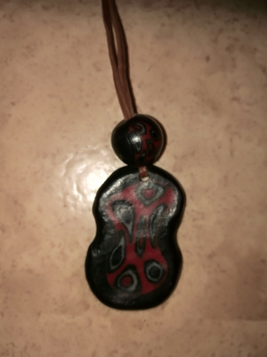 1980/ 190- luvun kaulakoru nahkaa kuvio pituus n.4,5 cm