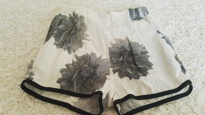 Uusi Pomp de lux shortsit koko 134cm