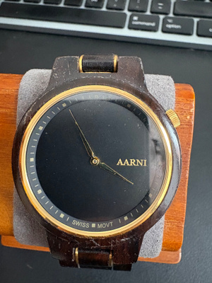 Aarni XO Eeben – puukello – Swiss Movement