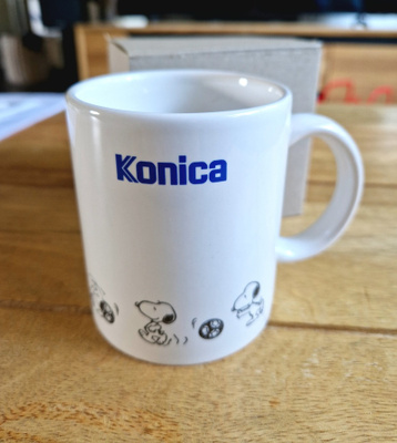 Snoopy Jalkapallo Konica mainosmuki.   UUSI