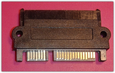 Kovalevyadapteri SAS (22-pin) - SATA (7+15 pin) #30303