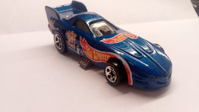 Hot Wheels pikkuauto