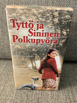 TYTTÖ JA SININEN POLKUPYÖRÄ  (3 X VHS BOXI)