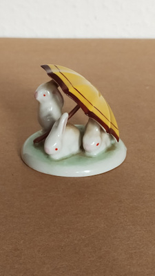 PUPUT Sateenvarjon alla -figuuri