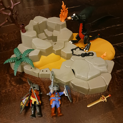 PLAYMOBIL DRAGON ISLAND #1  - HEAD HUNTER STORE.