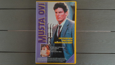 VHS: Musta Ovi / Bump In The Night (Christopher Reeve 1990)