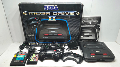 Sega Megadrive II konsoli laatikossaan + 3 peliä