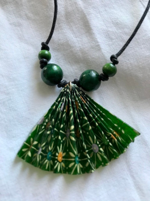 @ Kaulakoru "viuhka "  japanilaistyylinen @