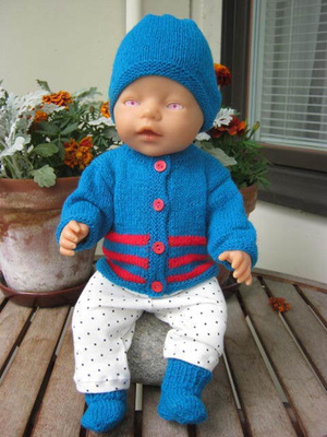 Baby Born nukelle neuletakki, pipo ja sukat.