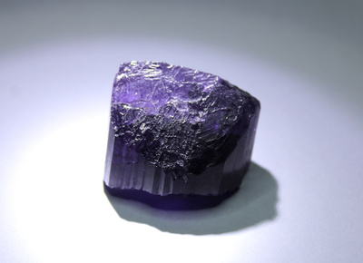 Syvä purppura skapoliitti kide 153.70 ct / 37 mm Afganistan