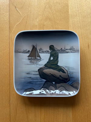 Royal Copenhagen ( Tanska ) Merenneito pieni vintage vati
