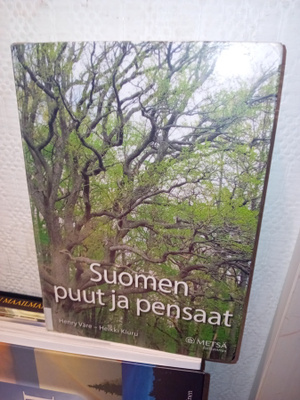 Väre - Kiuru : Suomen puut ja pensaat  ( SIS POSTIKULU )