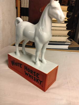 white horse wisky arabia mainoshevonen