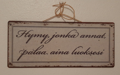 Hymy, jonka annat, palaa aina luoksesi kyltti AmandaB