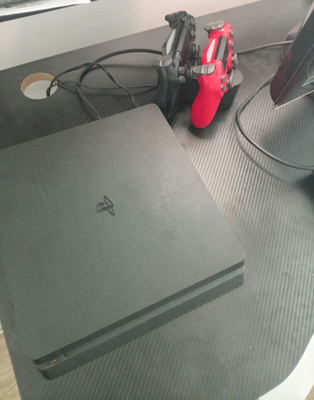 PS4 pelipaketti 2 ohjainta ja pelejä