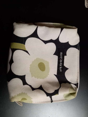 MARIMEKKO unikkokuvioinen pussukka