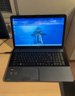 Toshiba kannettava tietokone satellite L875D (Win11)