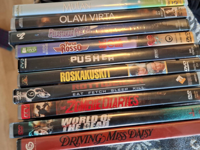 30 DVD elokuvaa