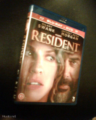 BD + DVD The RESIDENT (Sis.postikulut)