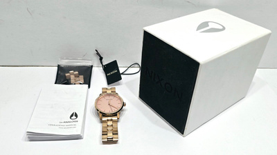 Nixon Movin' Out the Small Kensington rannekello