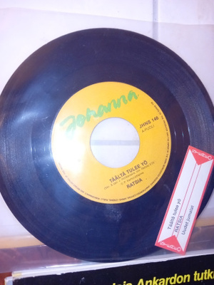 7" single Ratsia : Täältä tulee yö ( SIS POSTIKULU )