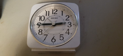 Seiko merkkinen herätyskello QHE140W pöytäkello