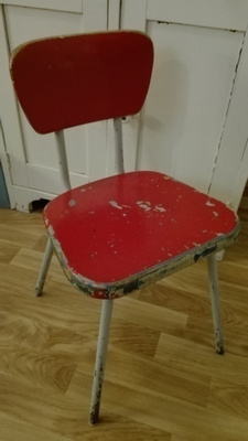 RETROAIKAINEN LASTENTUOLI