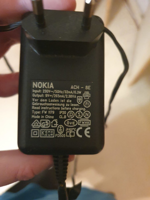 Nokialainen laturi ACH - 8E