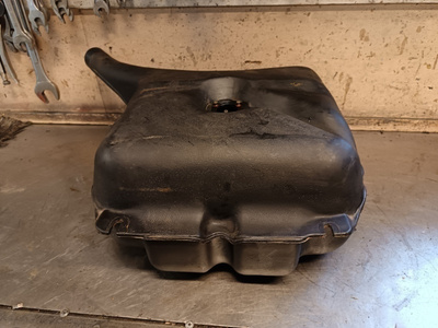 Citroen 2CV6 - 2CV4 ja Dyane  muovinen tankki