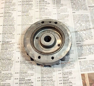 Alkuperäinen Husqvarna 545 FXT Vauhtipyörä Magneetilla